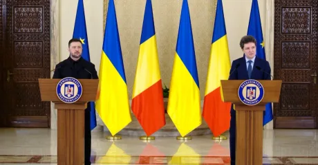 Zelenski și oficial român la o conferință de presă comună.