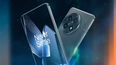Smartphone OnePlus cu design modern și cameră avansată, pe fundal abstract.