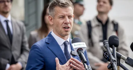 Péter Magyar anunță reforme pentru mass-media din Ungaria, vizând obiectivitatea jurnalismului.