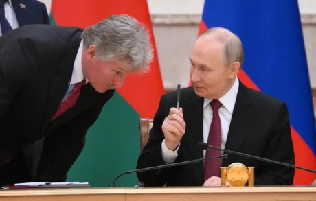 Dmitri Peskov discutând despre negocierile de pace în contextul războiului din Ucraina.