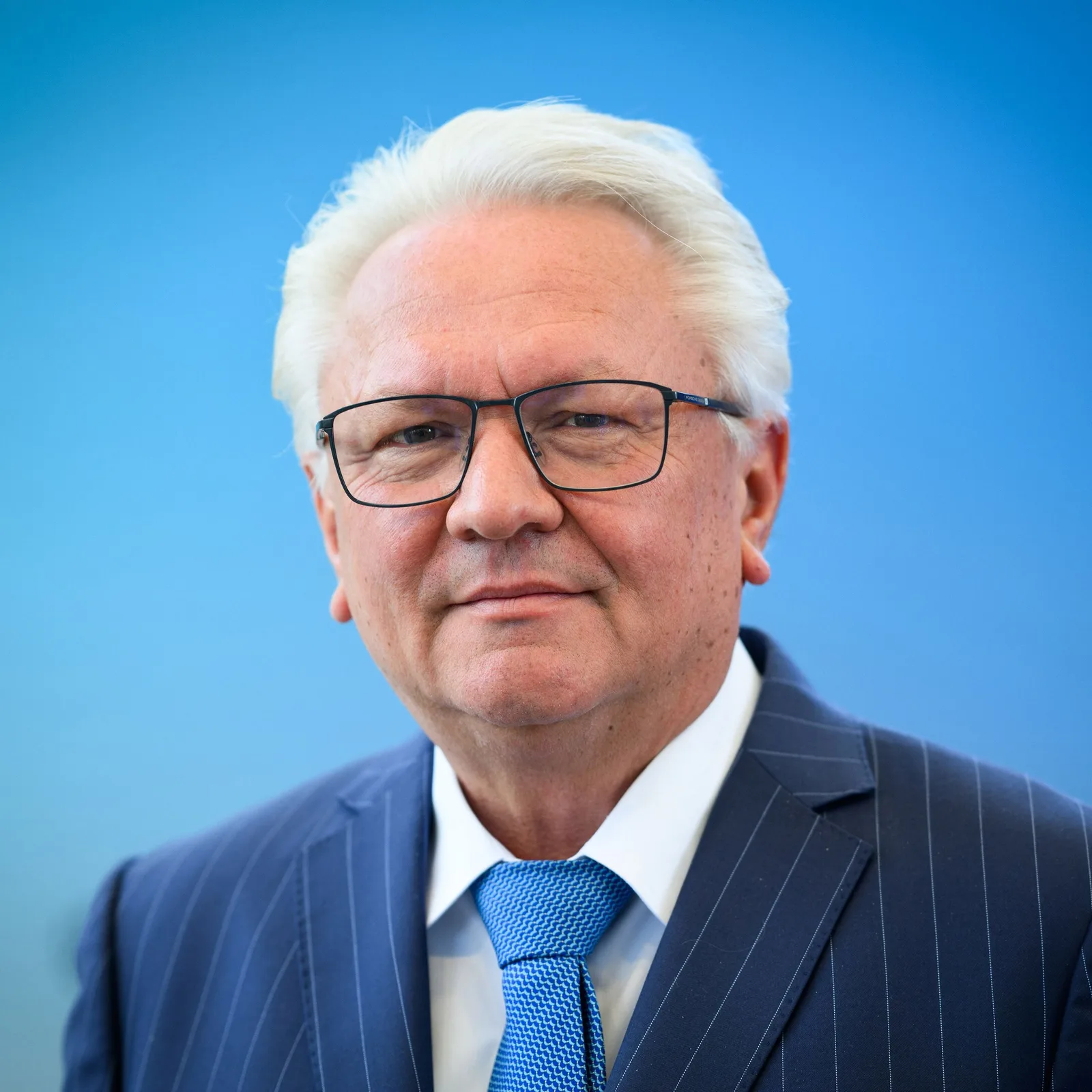 Directorul Rheinmetall discută despre epuizarea stocurilor de rachete în contextul conflictelor actuale.