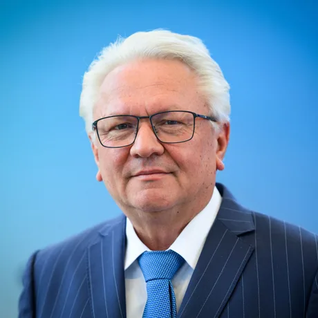 Directorul Rheinmetall discută despre epuizarea stocurilor de rachete în contextul conflictelor actuale.