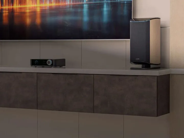 Sistem audio premium pentru acasă, cu boxe elegante și tehnologie avansată.