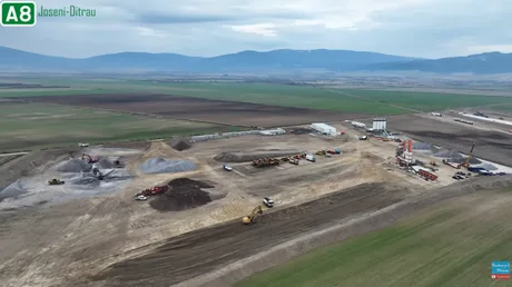 Peisaj de șantier pentru Autostrada A8, lotul Joseni-Ditrău, în pregătiri pentru construcție.
