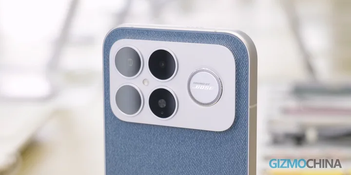 Detaliu al camerei unui smartphone cu un design modern și elegant.