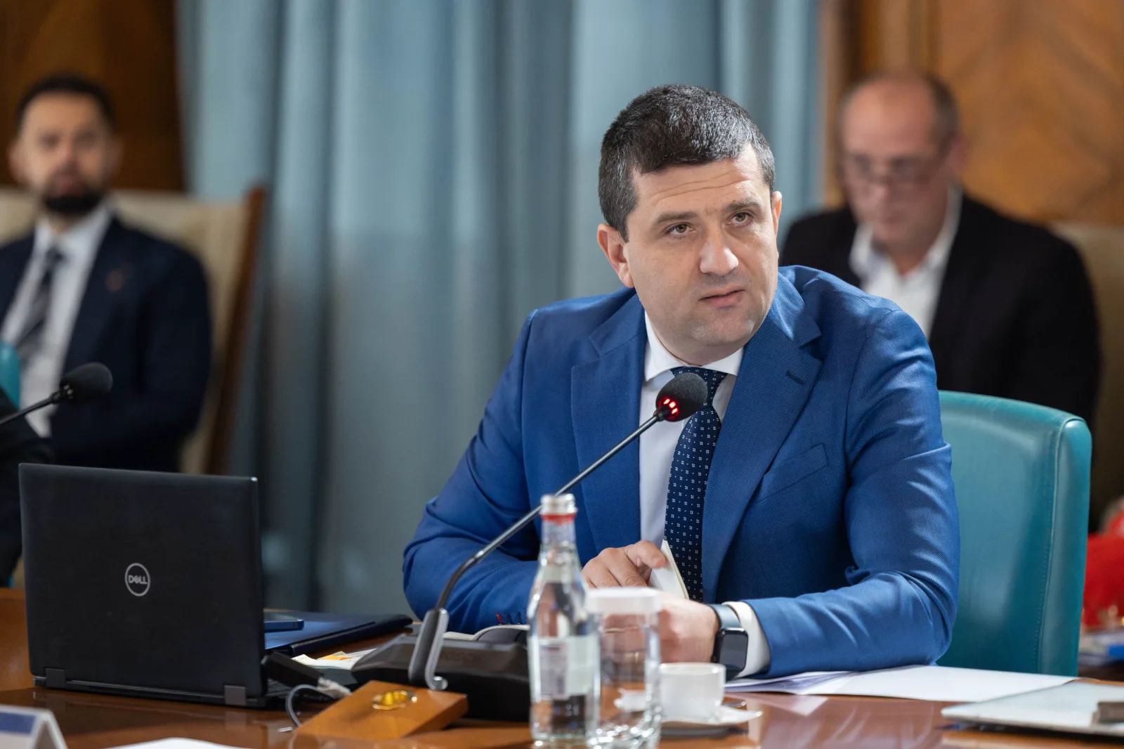 Discuții despre evacuarea românilor din zonele de conflict la Guvern.