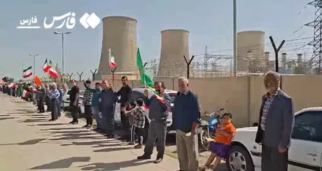 Protest în Iran cu lanțuri umane lângă centrale electrice, simbolizând unitatea națională.