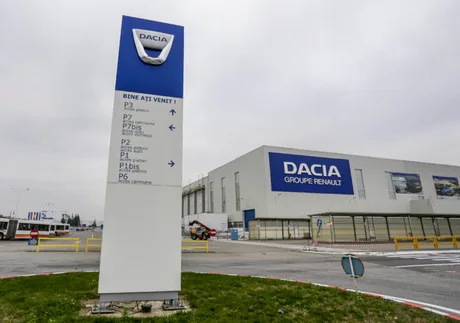 Uzina Dacia din Mioveni, un important angajator din România, se confruntă cu reduceri de producție.