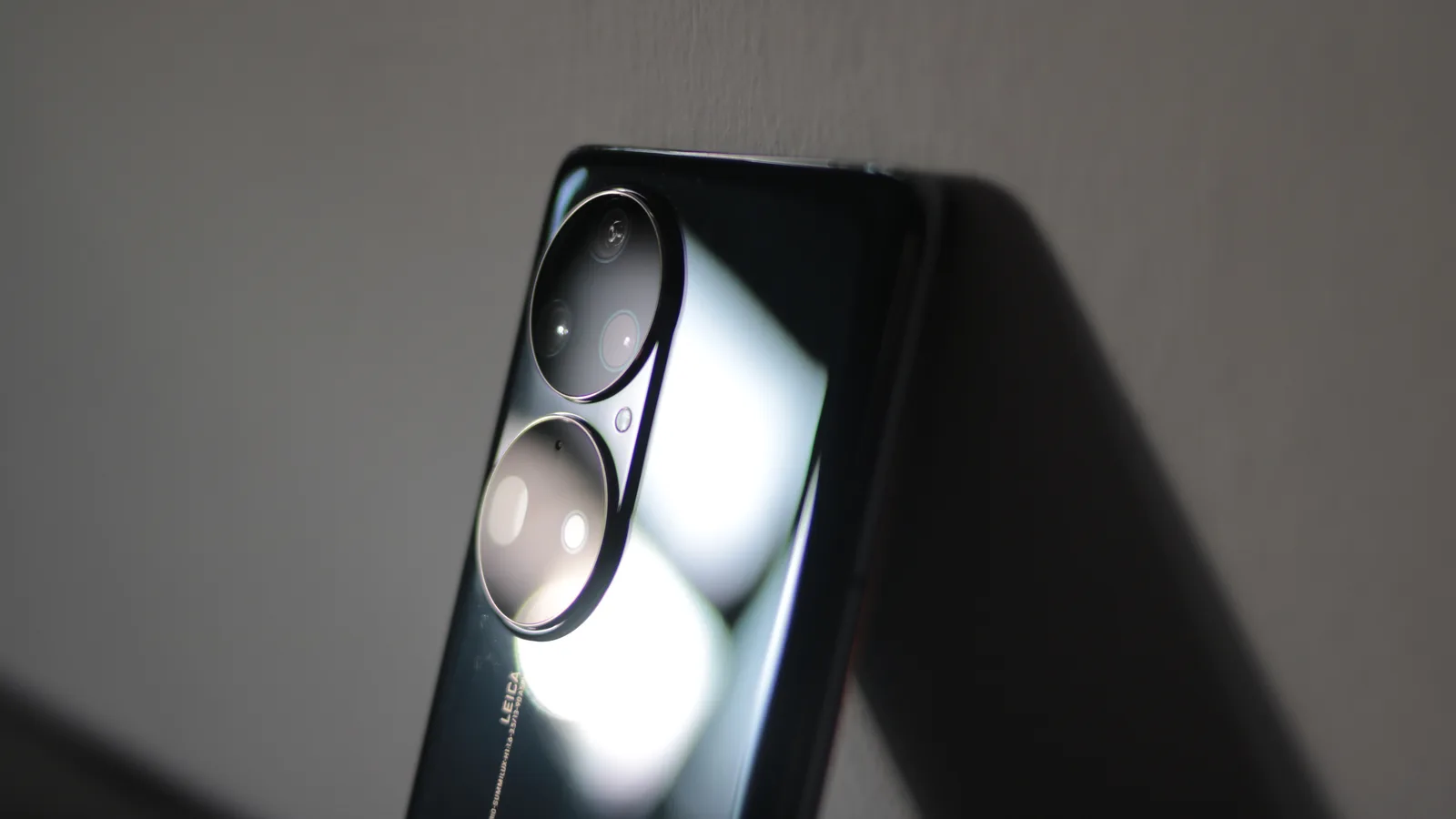 Huawei testează baterii de 10.000 mAh pentru telefoane mid-range.