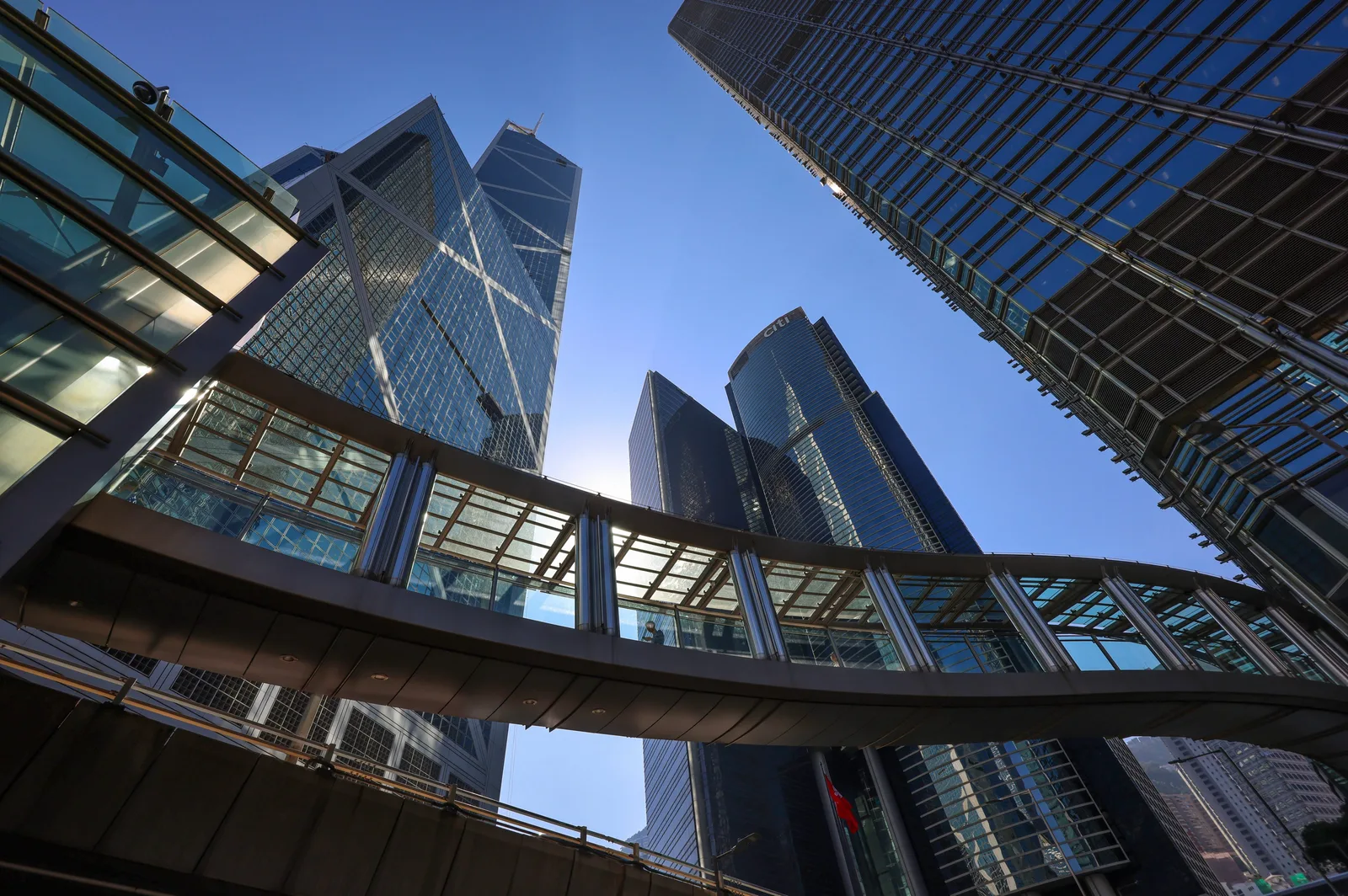 Clădiri moderne în China, reflectând schimbările din comerțul cu amănuntul.