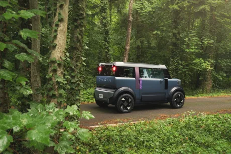 Un model electric Dacia compact, destinat orașelor, înconjurat de natură.