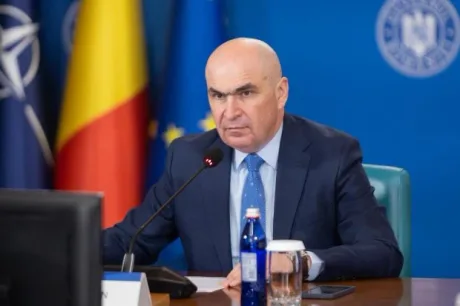 Ilie Bolojan la o conferință de presă, discutând despre preferințele alegătorilor.