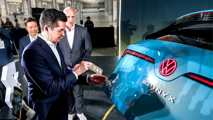 Robert Cisek la lansarea modelului VW ID. Unyx în China, discutând despre percepția mărcilor germane.