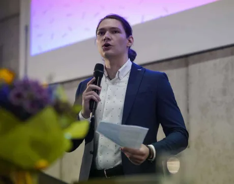 Paul Mocanu vorbește despre cariera sa în Data Science la un eveniment.