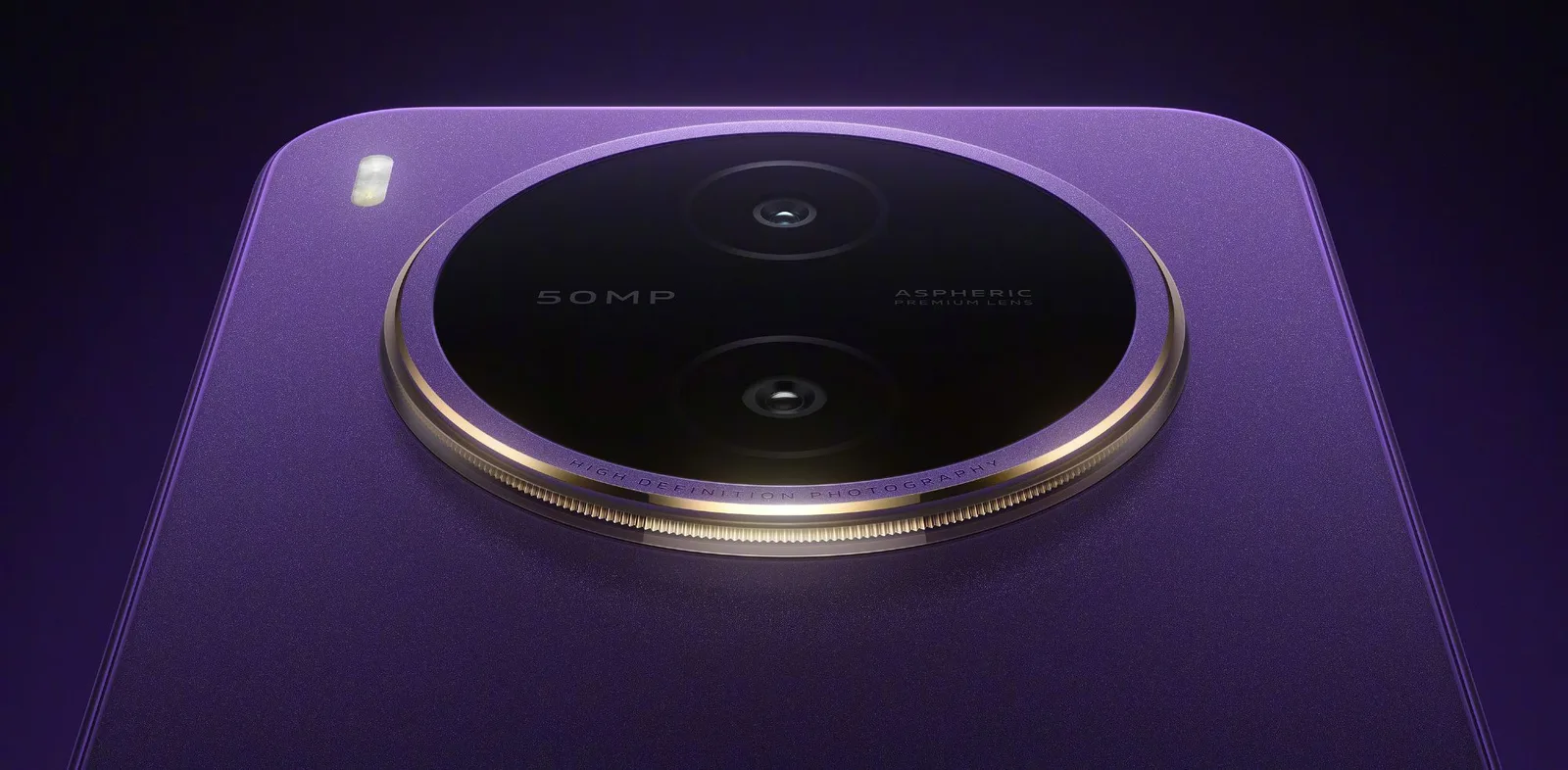 Detaliu al camerei principale de 50MP de pe Vivo Y600 Pro.