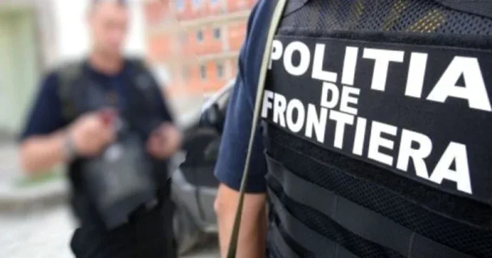 Polițiști de frontieră în acțiune la percheziții vamale.