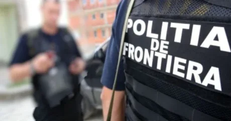 Polițiști de frontieră în acțiune la percheziții vamale.