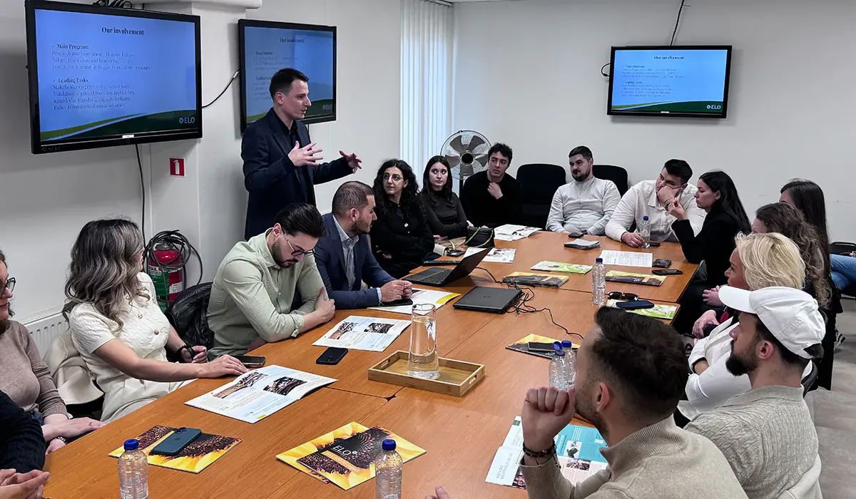 Întâlnire a tinerilor fermieri pentru a discuta despre reforma PAC și impactul acesteia.