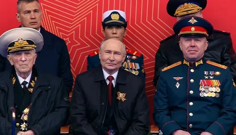Vladimir Putin la parada de 9 mai, într-un format restrâns, fără tehnică militară.