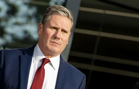 Keir Starmer sub presiune în fața cererilor de retragere din funcție.