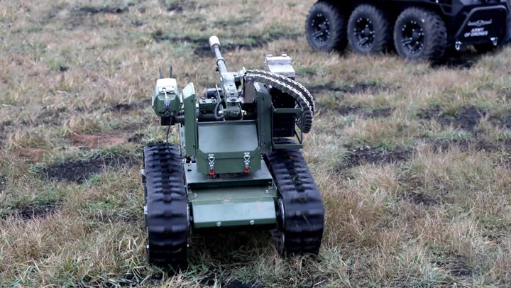 Roboți terestri fără pilot pe câmpul de luptă din Ucraina.
