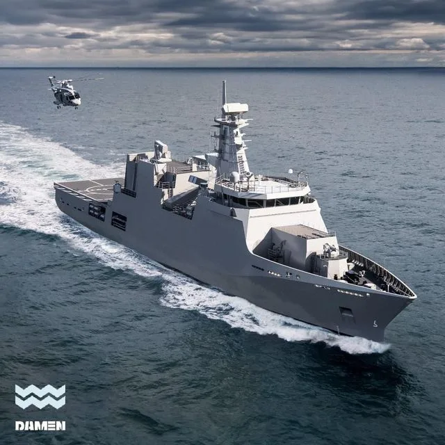 Nava militară propusă de Damen Galați pentru Forțele Navale Române pe fundal de mare agitată.