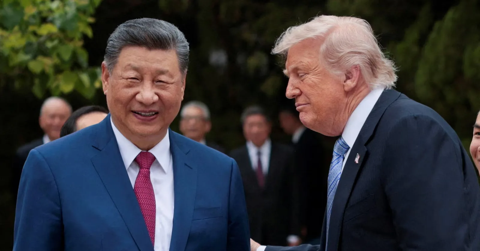 Xi Jinping și Donald Trump discutând despre comerțul agricol.