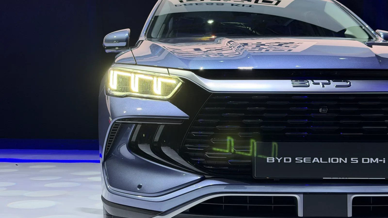 Noul SUV hibrid BYD Sealion 5 DM-i, cu design modern și tehnologie avansată.