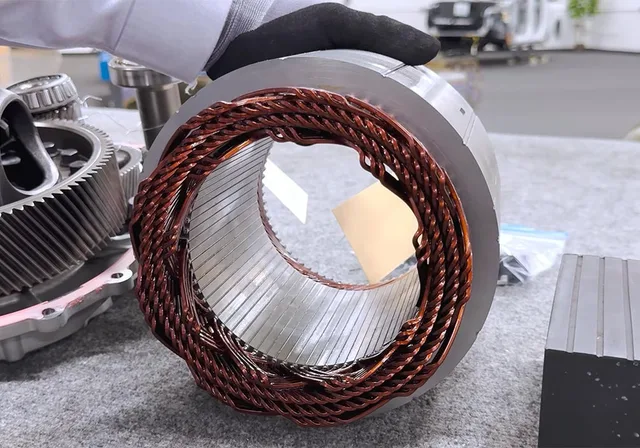 Componentă a electromotorului BYD cu fir de cupru.