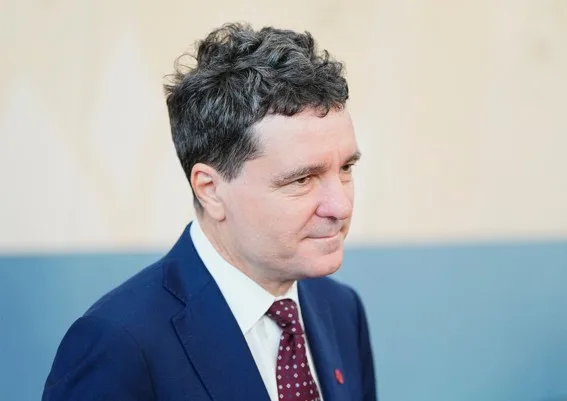 Nicușor Dan discutând despre digitalizarea statului român la Bruxelles.