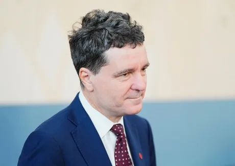 Nicușor Dan discutând despre digitalizarea statului român la Bruxelles.