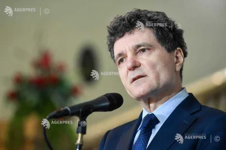 Nicușor Dan discută despre importanța tehnologiei în economie.