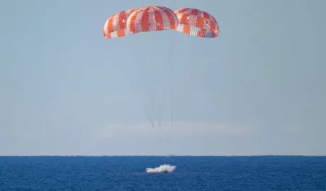 Capsula Orion a amerizat în siguranță în Oceanul Pacific după misiunea Artemis II.