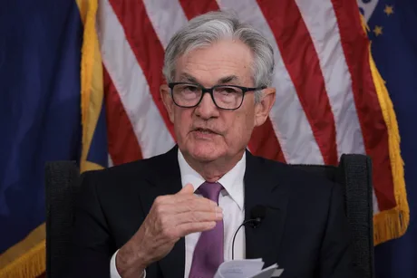 Jerome Powell discutând despre politica economică a Rezervei Federale.