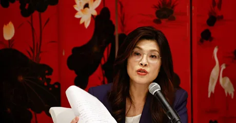 Cheng Li-wun discutând despre măsurile economice între China și Taiwan.