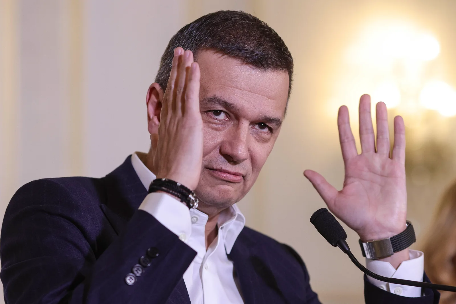 Sorin Grindeanu discută despre criza guvernamentală și negocierile cu Ilie Bolojan.