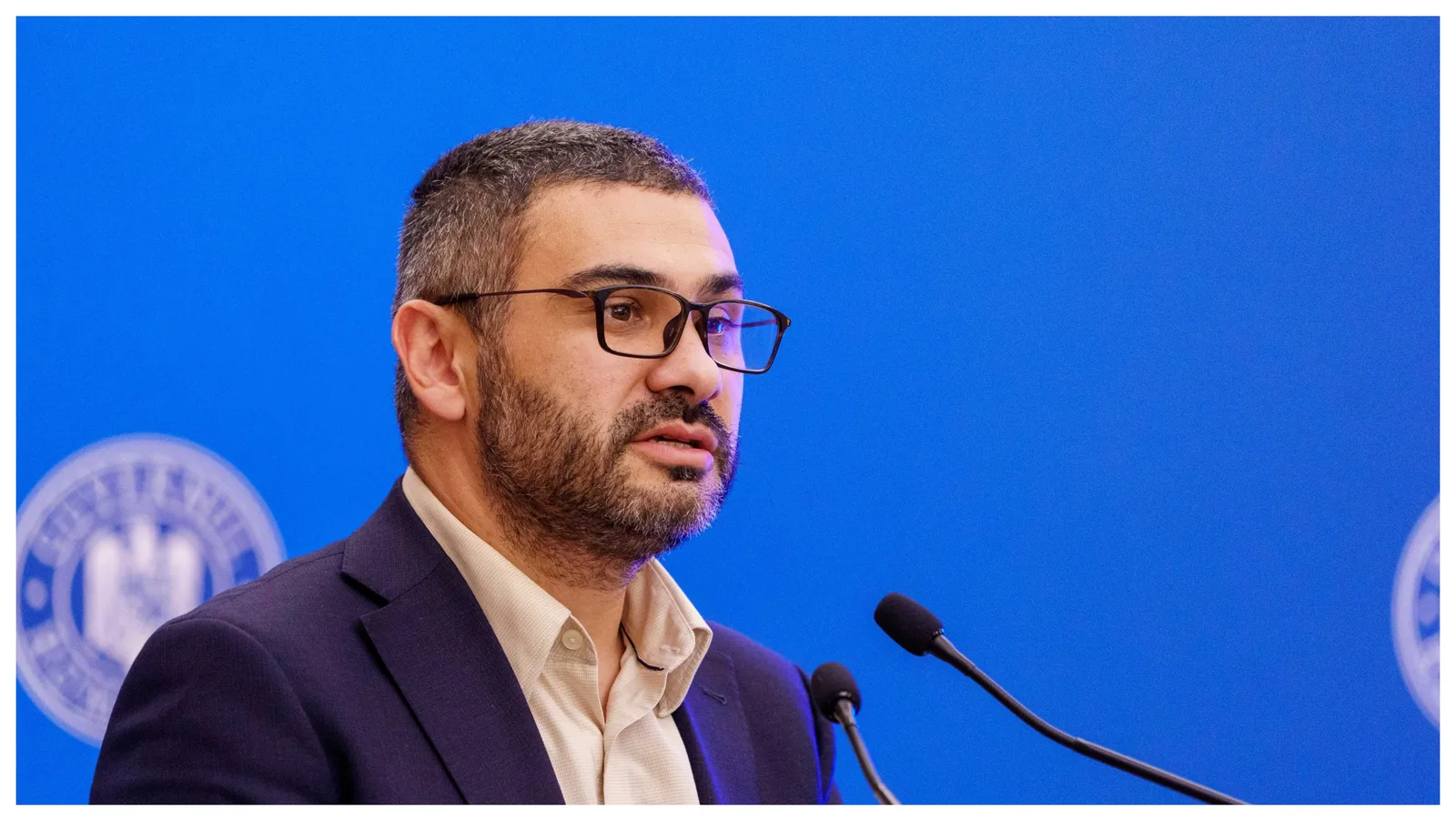 Ministrul Muncii discutând despre controalele în unitățile protejate autorizate.