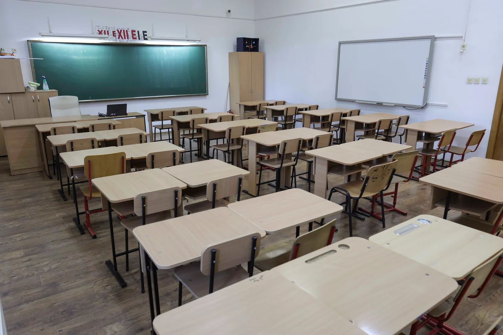 Sălile de clasă pregătite pentru noul an școlar.