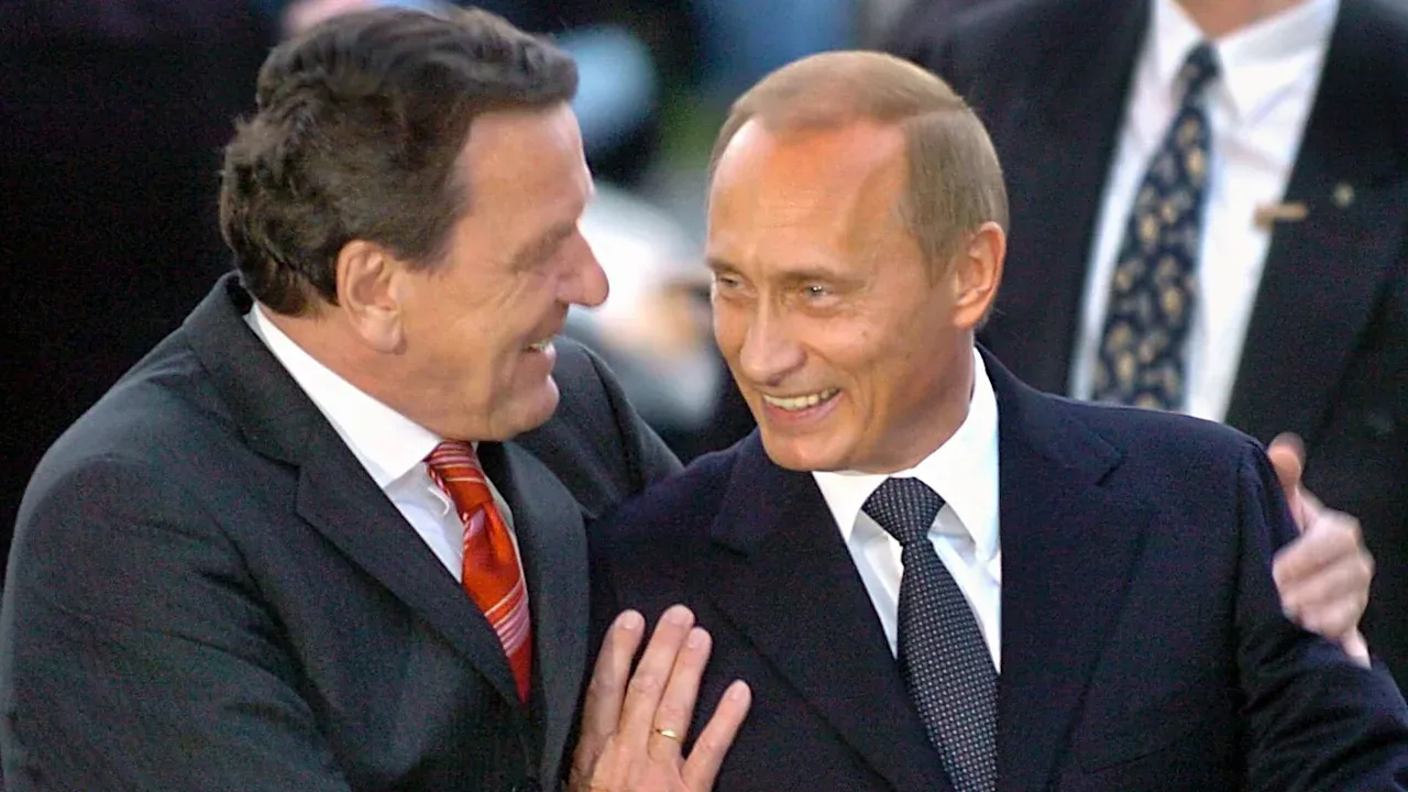 Putin și Schröder discutând despre negocierile pentru Ucraina.