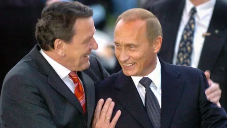 Putin și Schröder discutând despre negocierile pentru Ucraina.